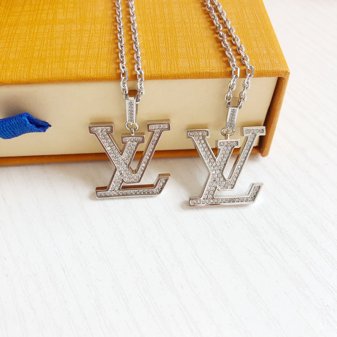 LV Louis Vuitton Synchronized Monogram Diamond Necklace